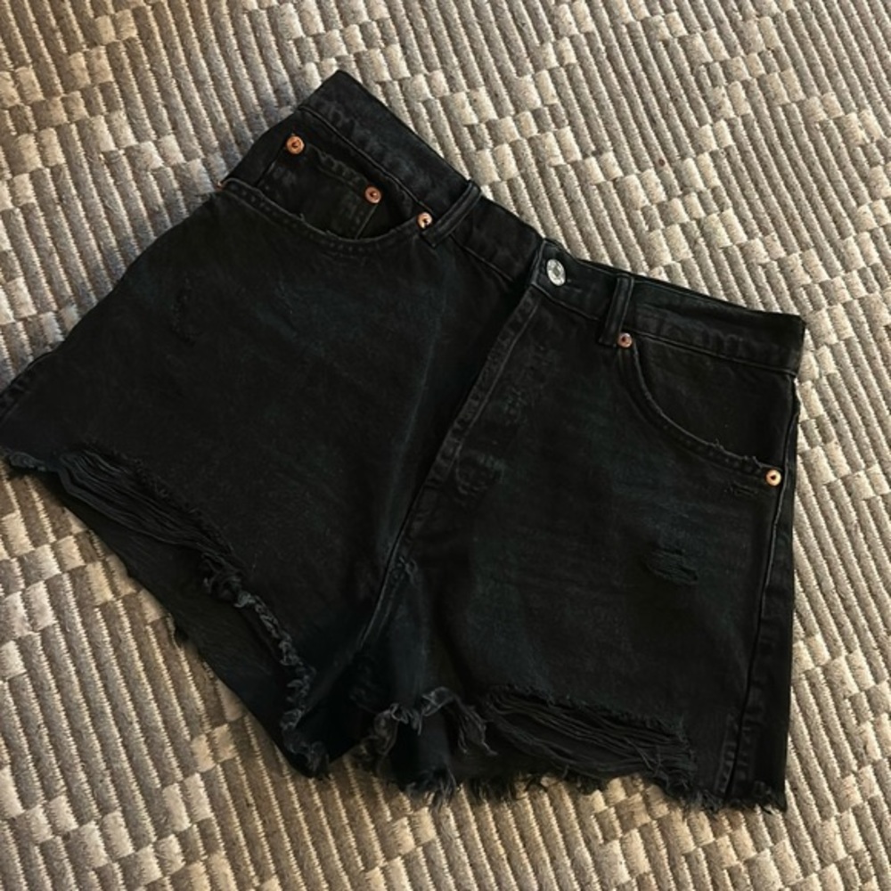 Zara Black Denim Silver 4 Button Closure Distressed Shorts .. Size: 10